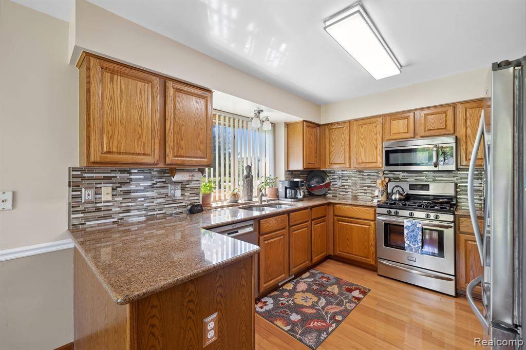 Canton Twp, MI 48188,46941 SOUTHGATE Drive