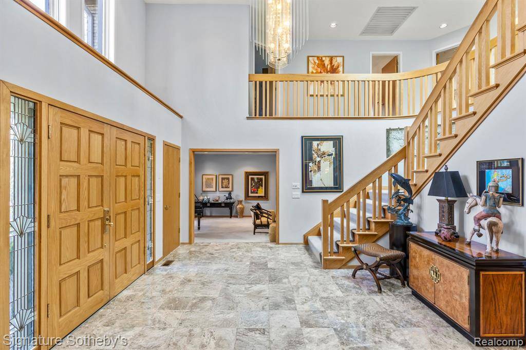 Bloomfield Hills, MI 48304,371 PINE RIDGE Drive