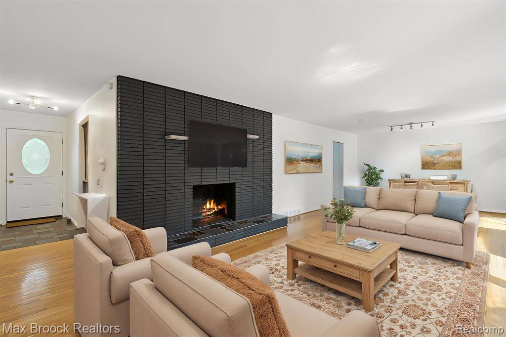 Franklin Vlg, MI 48025,30700 KIRK Lane