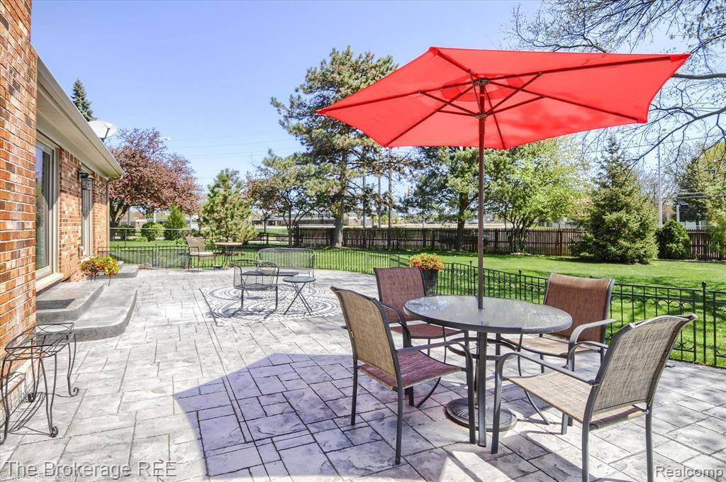 Livonia, MI 48154,37551 SUNNYDALE Street