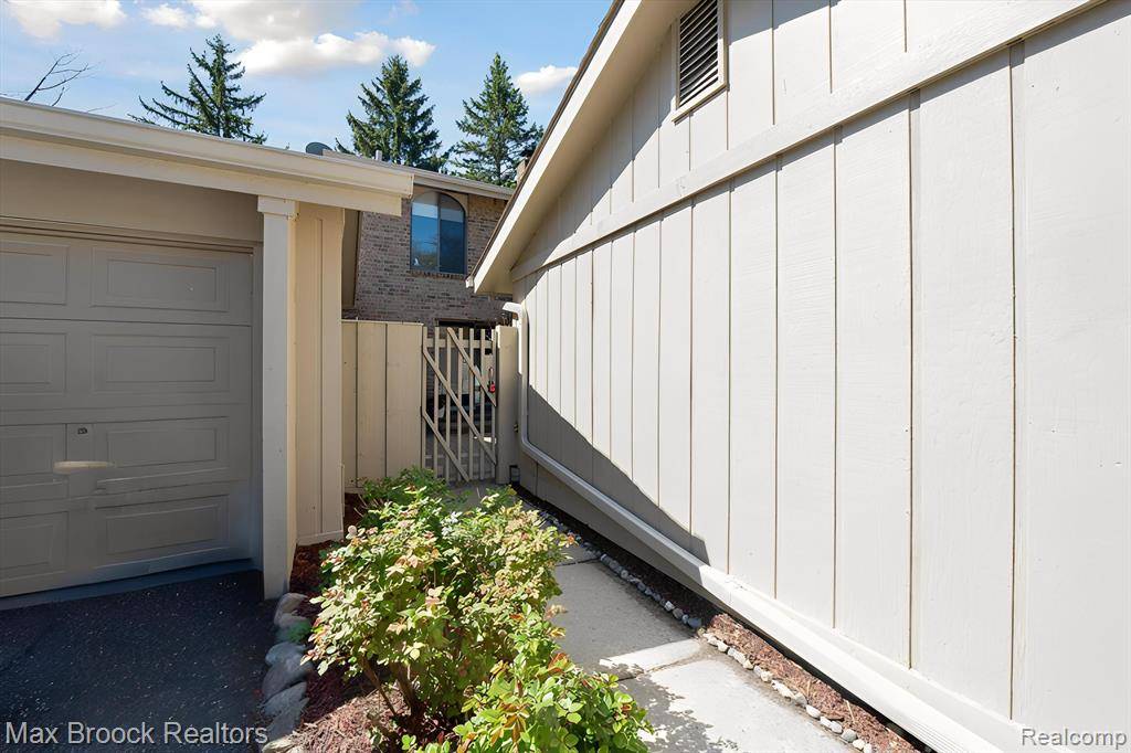 West Bloomfield Twp, MI 48322,7454 BRIDGE Way