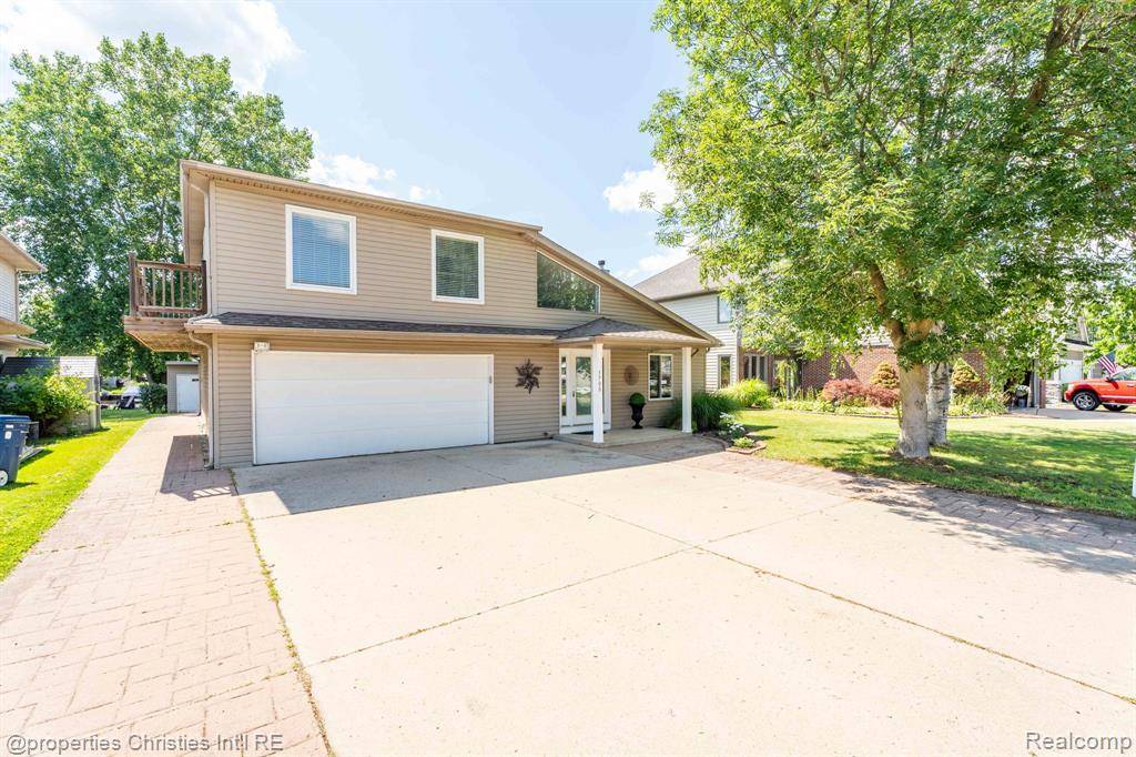 Keego Harbor, MI 48320,1700 MADDY Lane