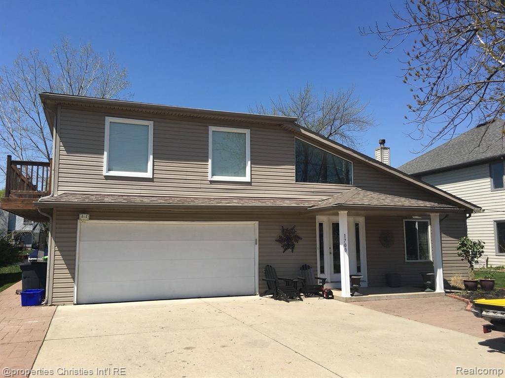 Keego Harbor, MI 48320,1700 MADDY Lane