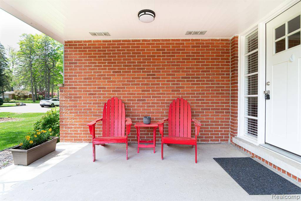 Livonia, MI 48154,16229 SOUTHAMPTON Street