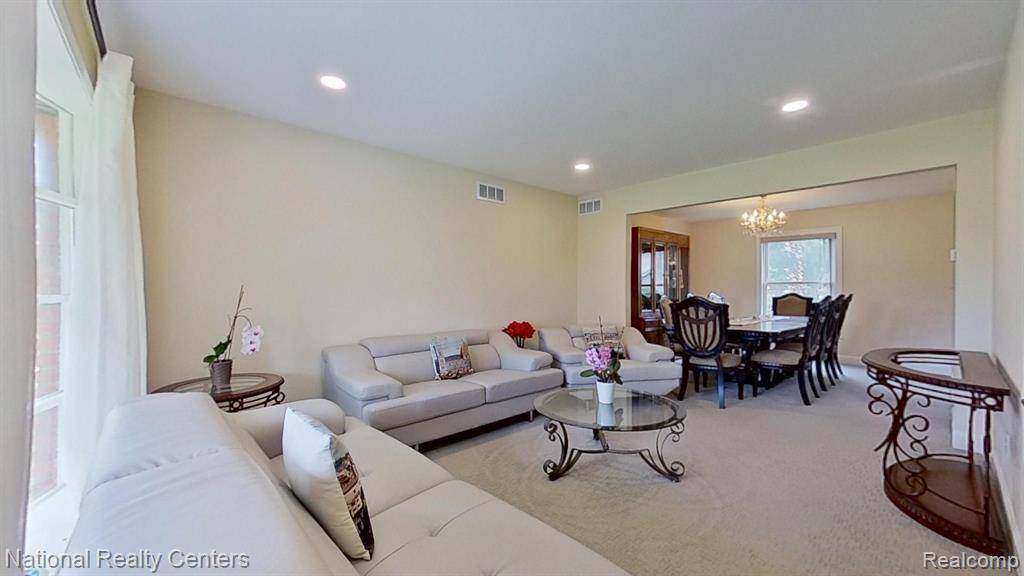 Farmington Hills, MI 48331,34623 LAKEHURST Drive S