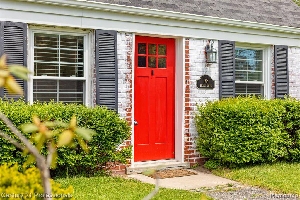 Bloomfield Twp, MI 48302,186 EILEEN Drive
