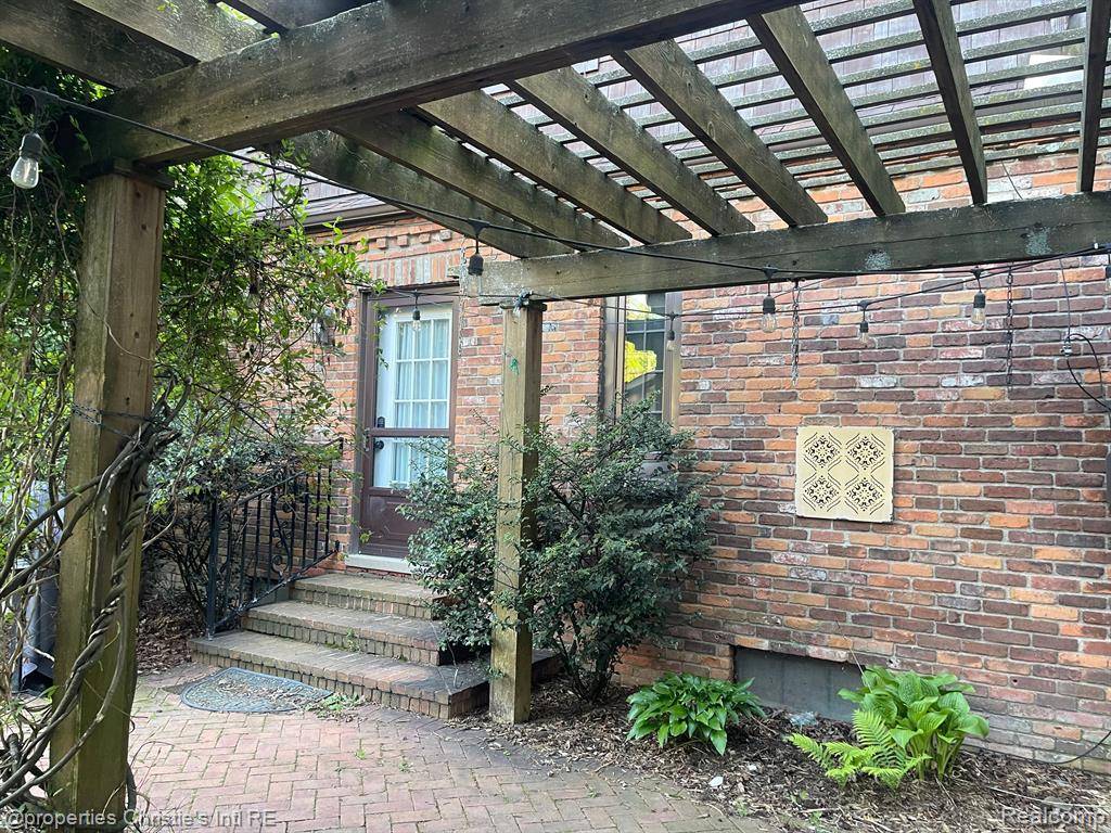 Grosse Pointe, MI 48230,532 SAINT CLAIR Street