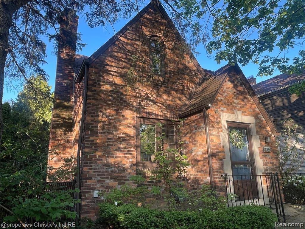 Grosse Pointe, MI 48230,532 SAINT CLAIR Street