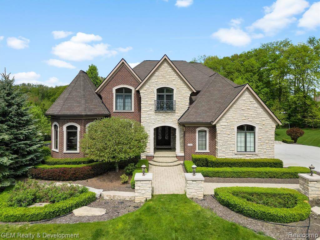 Novi, MI 48167,21416 EQUESTRIAN Trail