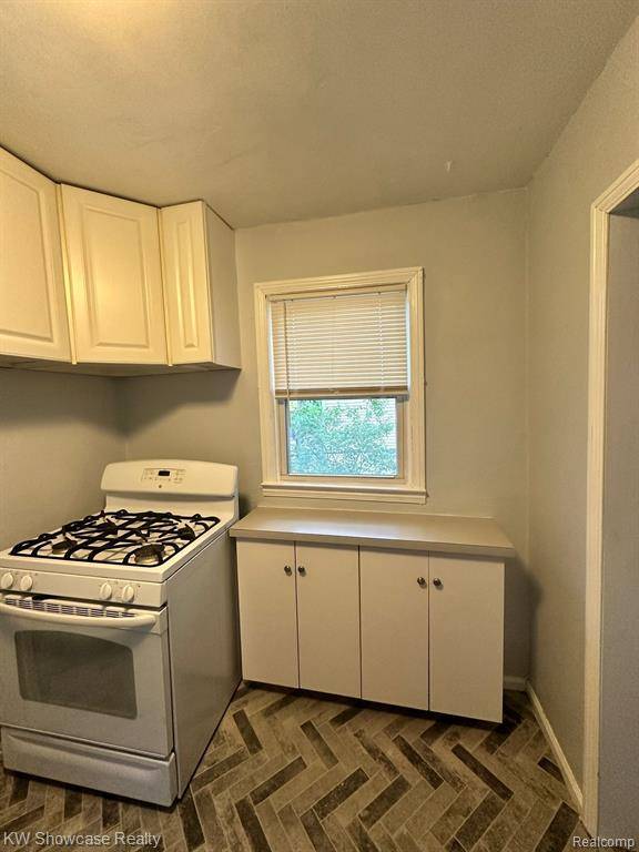 Ferndale, MI 48220,459 E BRECKENRIDGE Street