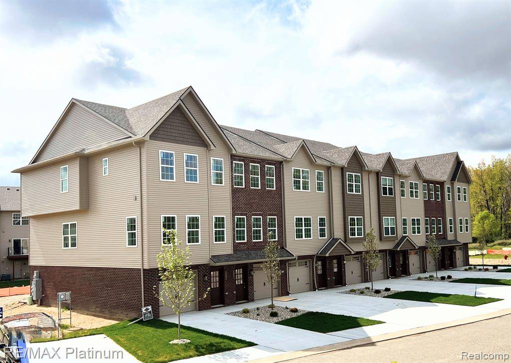 Howell Twp, MI 48855,1699 PINECROFT Lane