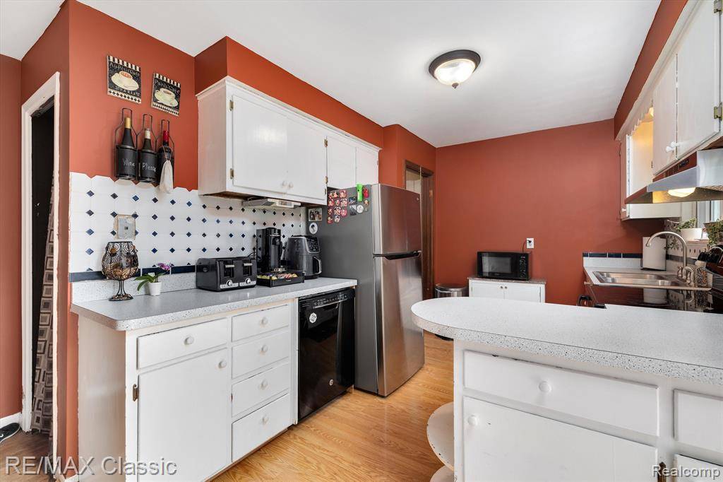 Waterford Twp, MI 48327,94 CRESCENT LAKE Road