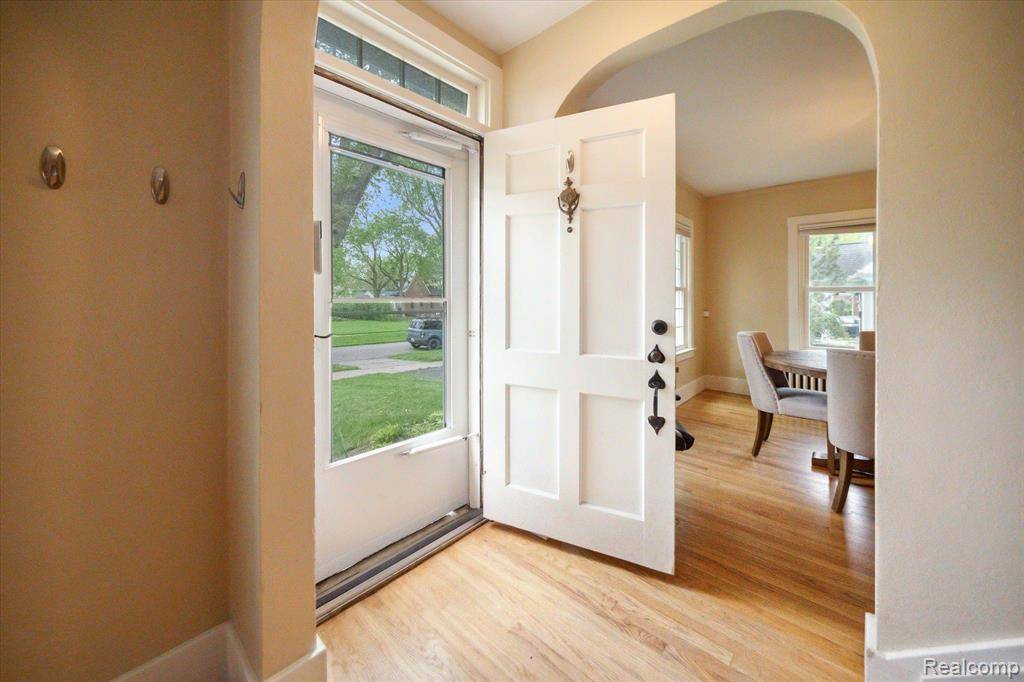 Beverly Hills Vlg, MI 48025,18411 DEVONSHIRE Street