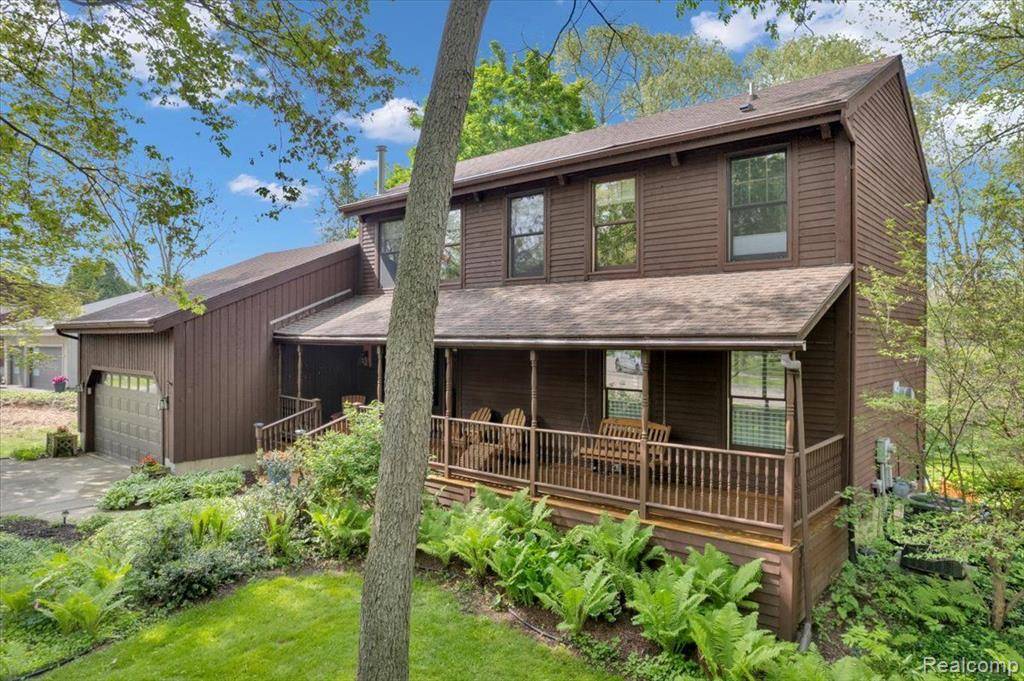 Meridian Twp, MI 48840,1155 TEAKWOOD Circle