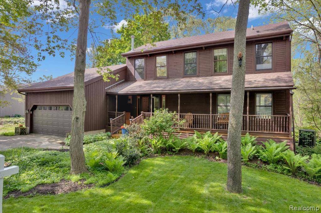 Meridian Twp, MI 48840,1155 TEAKWOOD Circle