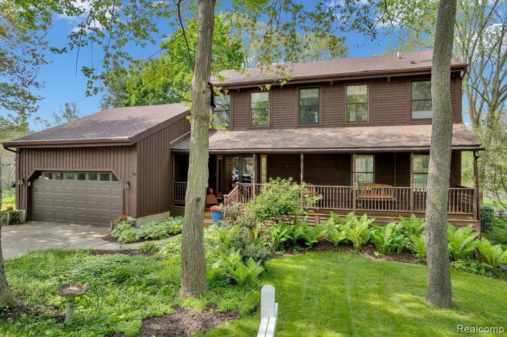 Meridian Twp, MI 48840,1155 TEAKWOOD Circle