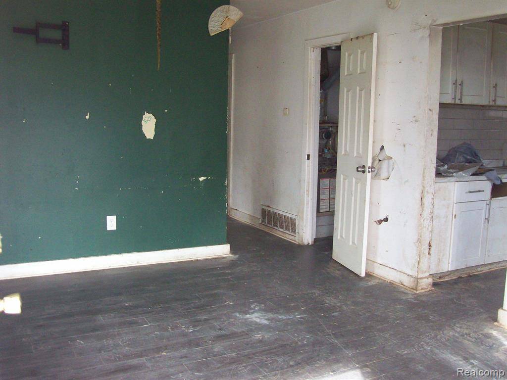 Detroit, MI 48228,8291 METTETAL Street
