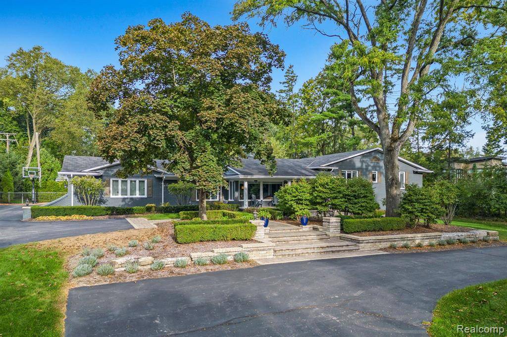 Bloomfield Twp, MI 48304,4906 CHARING CROSS Road