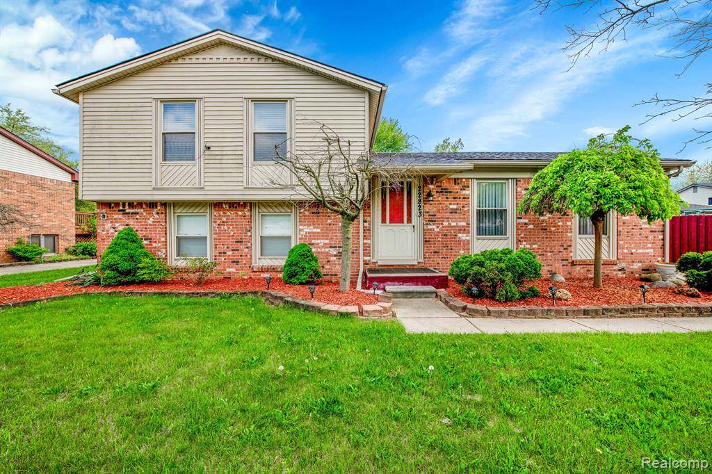 Brownstown Twp, MI 48193,22823 DONCASTER Avenue