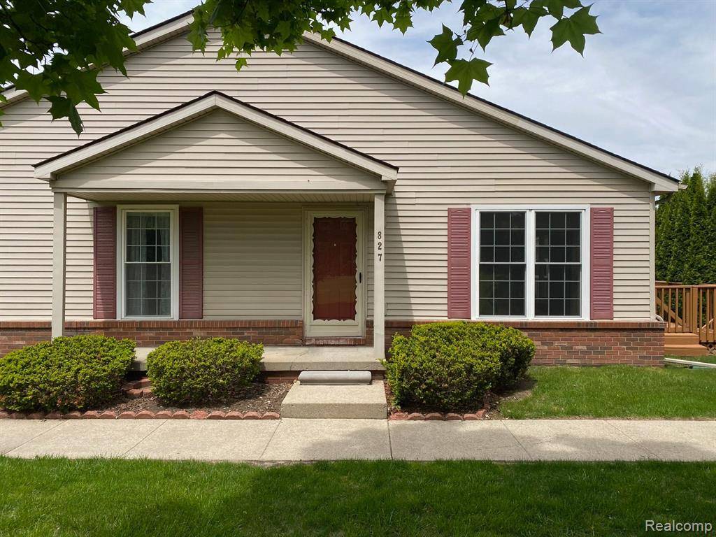 Howell, MI 48843,827 OAKWOOD Drive