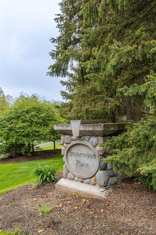 Village Of Clarkston, MI 48346,6940 STONEWOOD