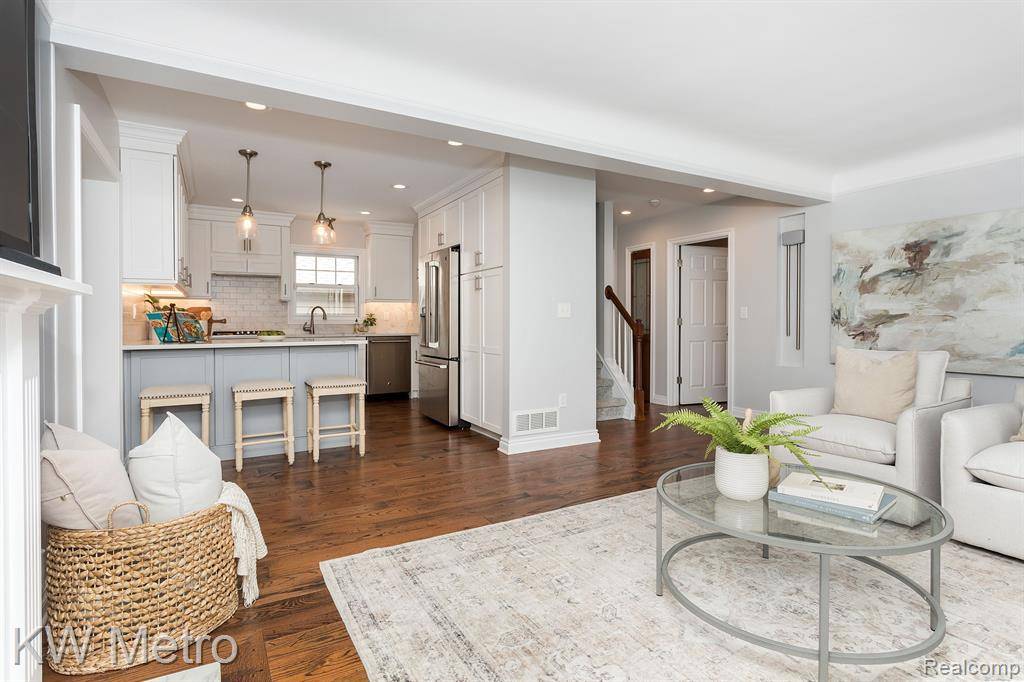 Beverly Hills Vlg, MI 48025,17212 BIRWOOD Avenue