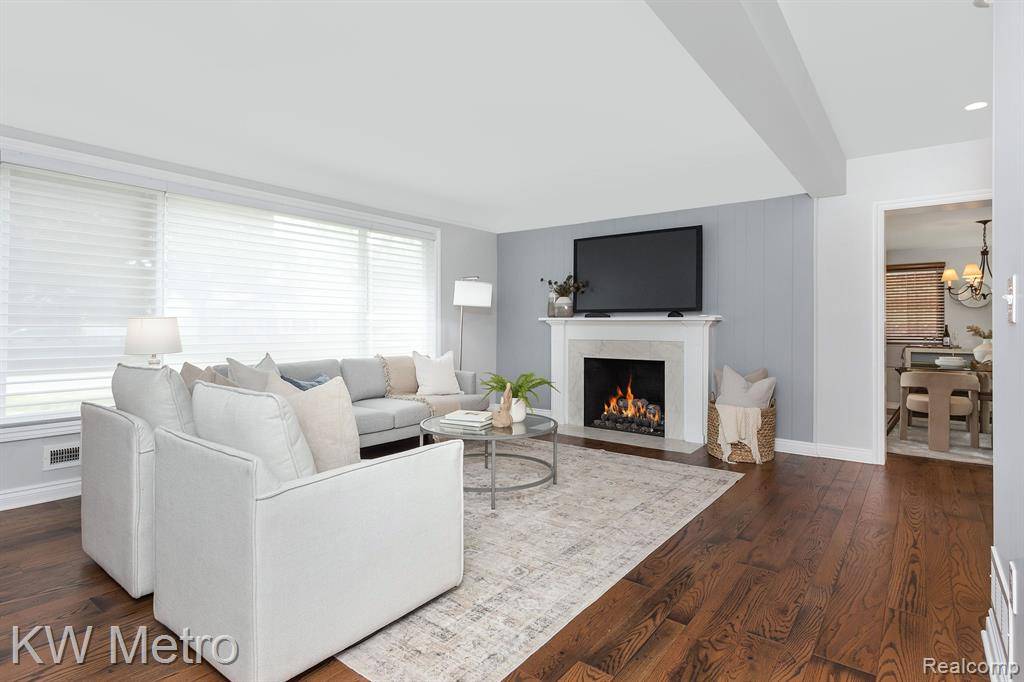 Beverly Hills Vlg, MI 48025,17212 BIRWOOD Avenue