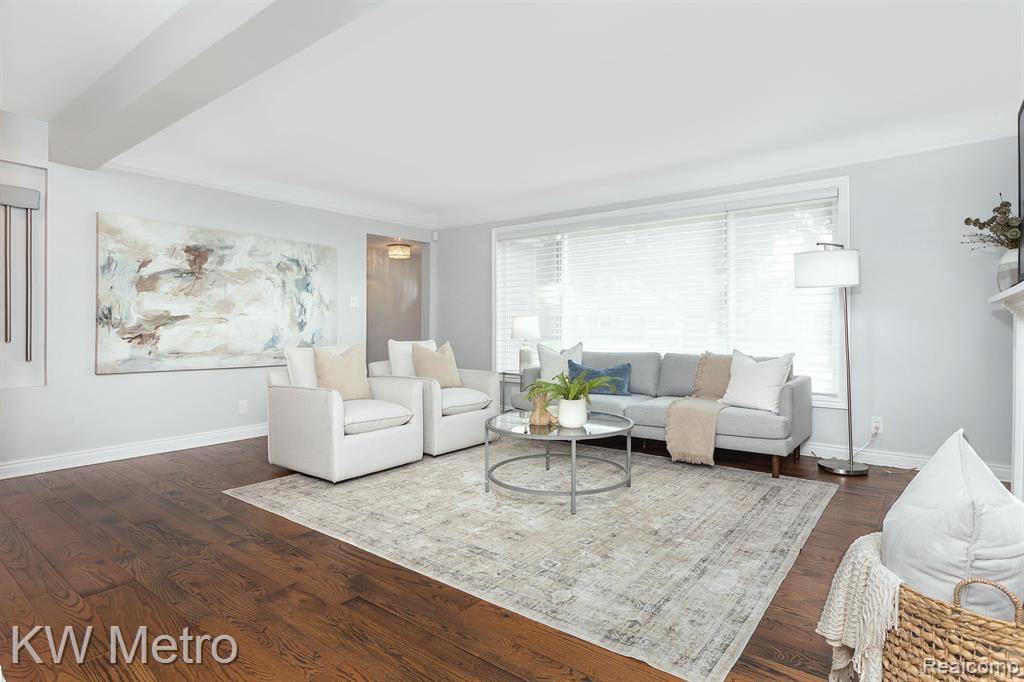 Beverly Hills Vlg, MI 48025,17212 BIRWOOD Avenue
