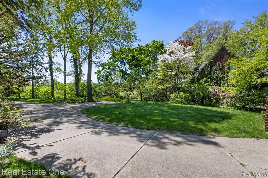 Dearborn, MI 48124,939 S HIGHLAND Street
