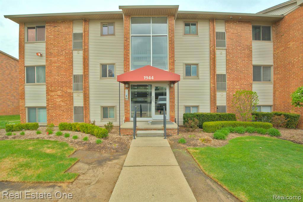 Bloomfield Twp, MI 48302,1944 KLINGENSMITH Road 41