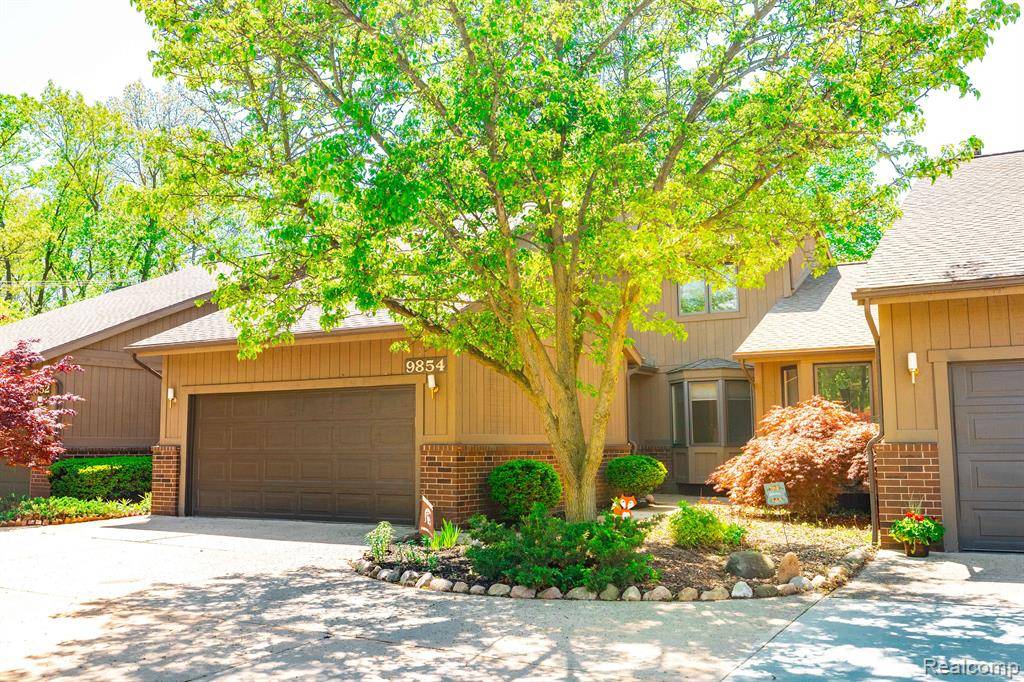 Grosse Ile Twp, MI 48138,9854 HAWTHORNE GLEN Drive