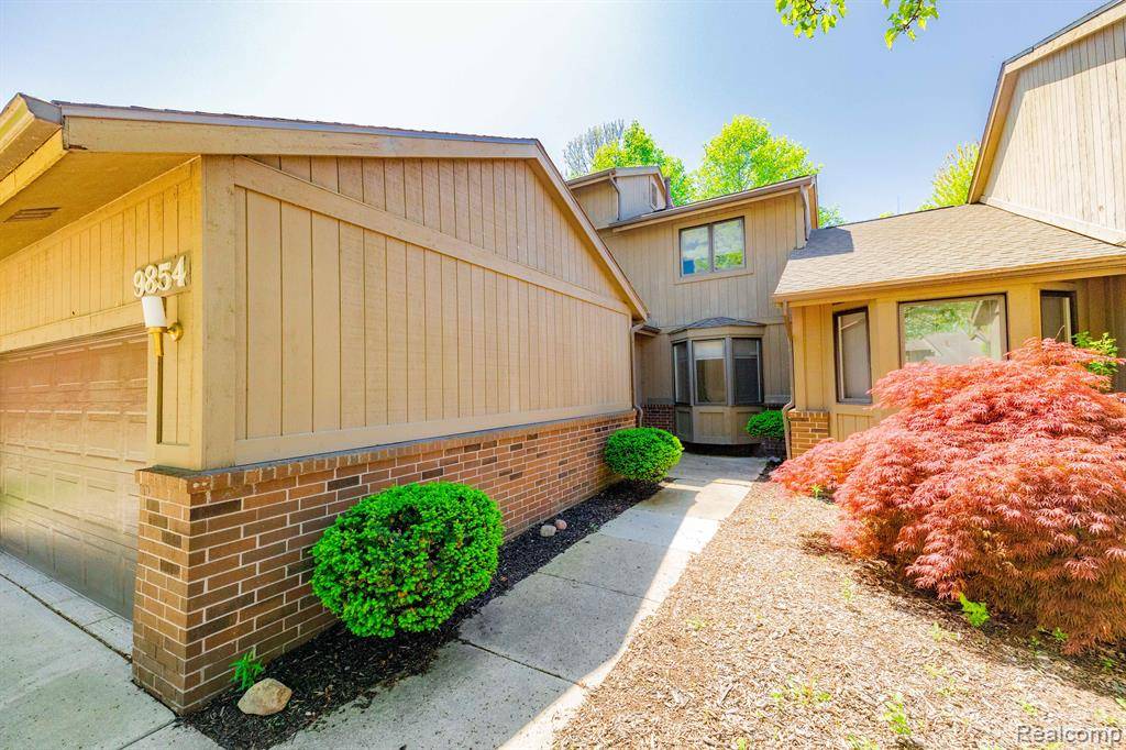 Grosse Ile Twp, MI 48138,9854 HAWTHORNE GLEN Drive