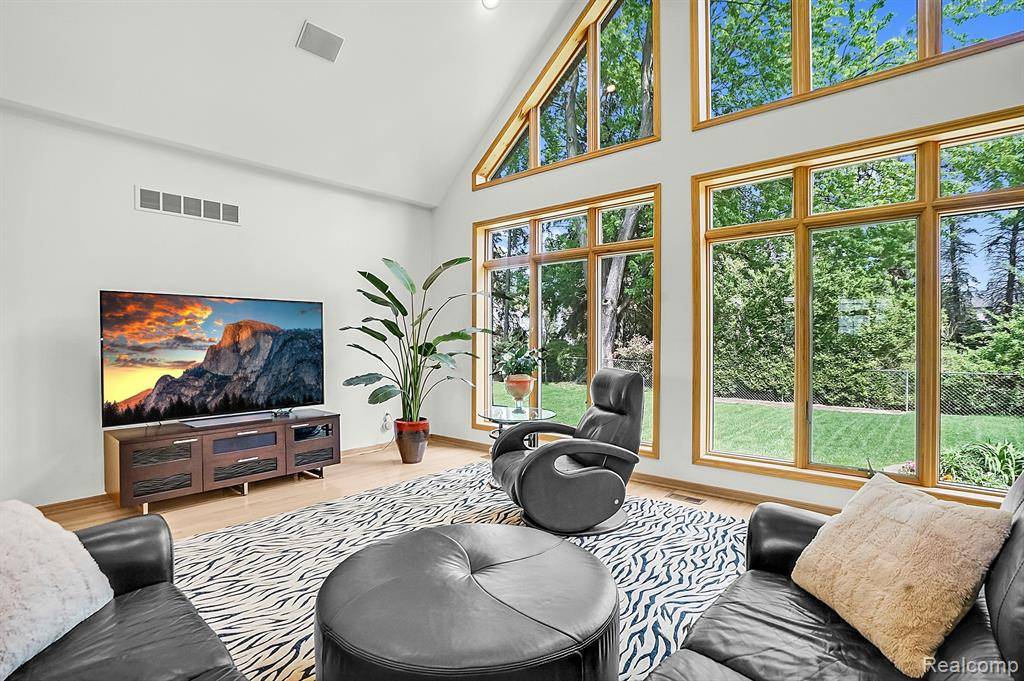Troy, MI 48085,2071 TUCKER Drive