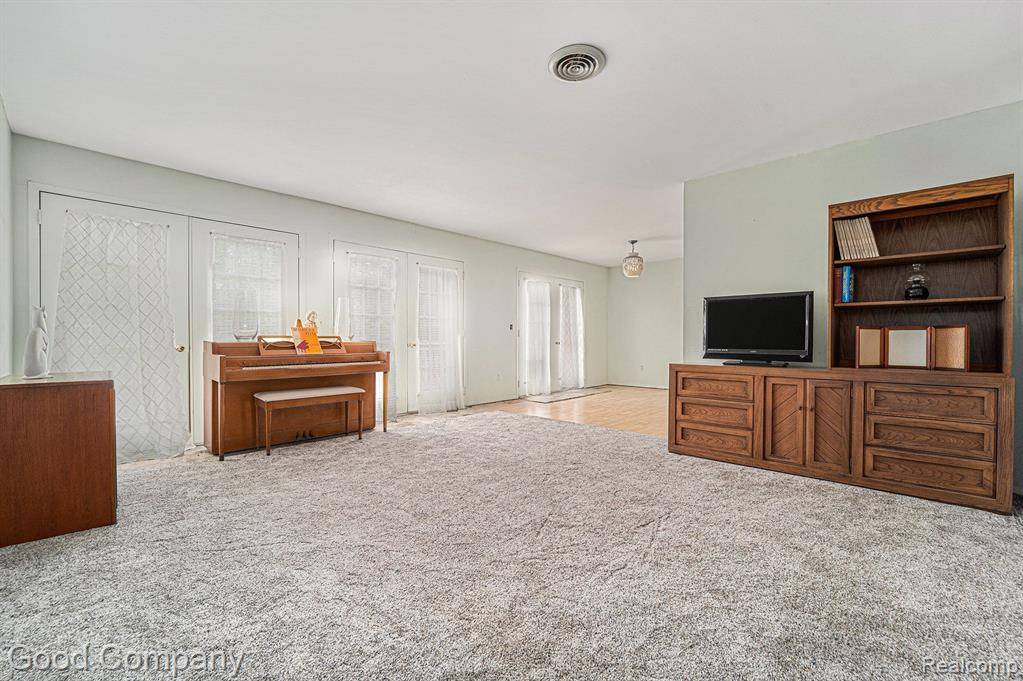 Sterling Heights, MI 48310,3965 HEARNS Drive