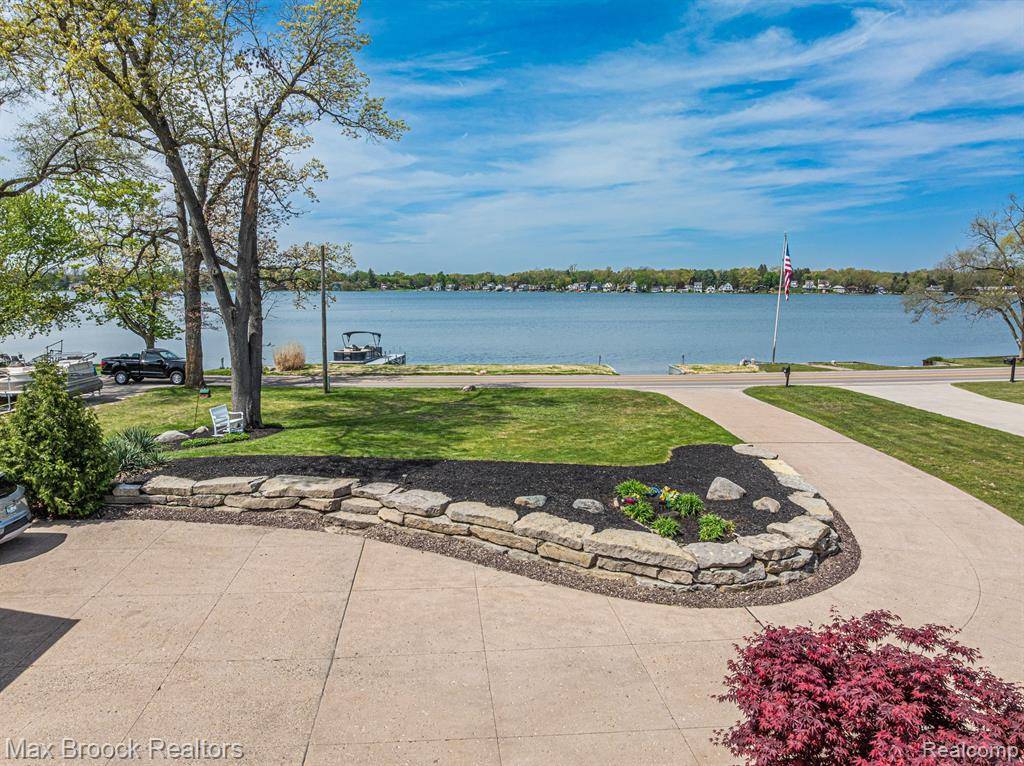 Green Oak Twp, MI 48178,9239 SILVERSIDE