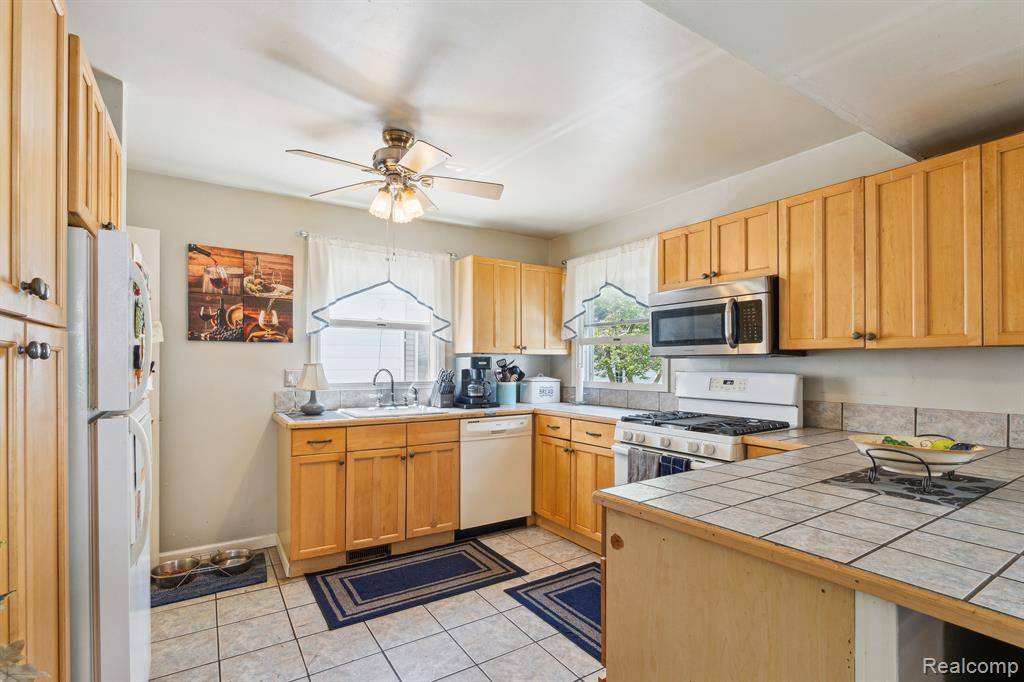 Dearborn, MI 48124,3128 WOODSIDE Street
