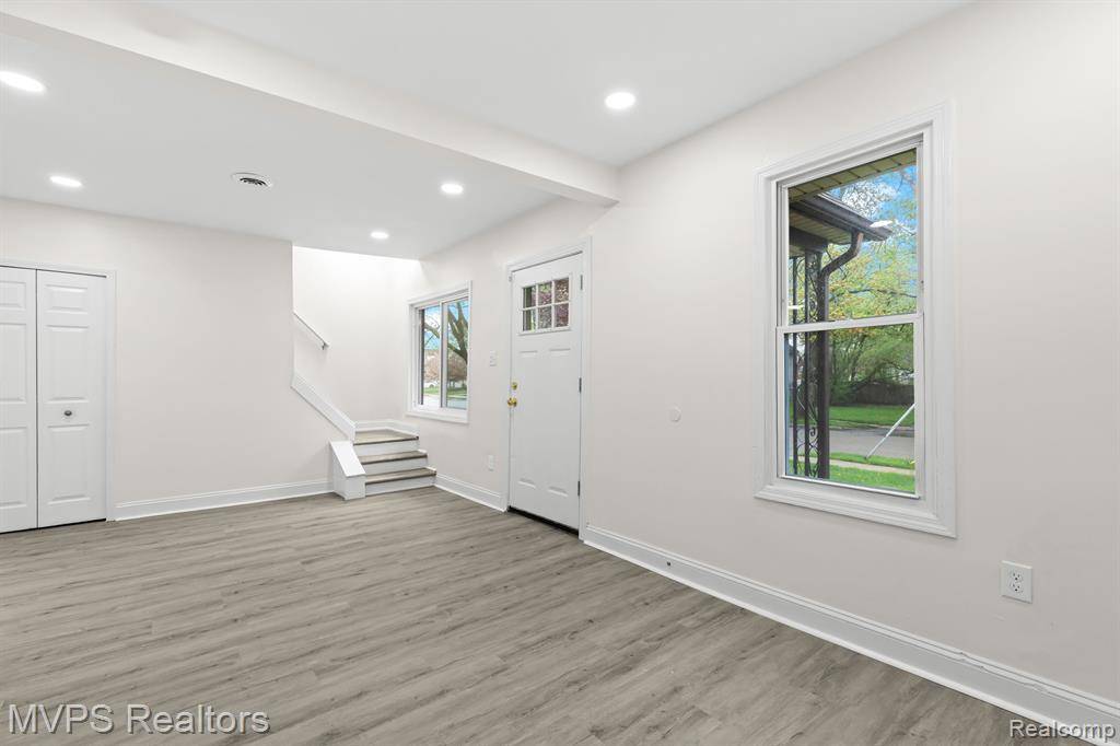 Roseville, MI 48066,27733 KAUFMAN Street
