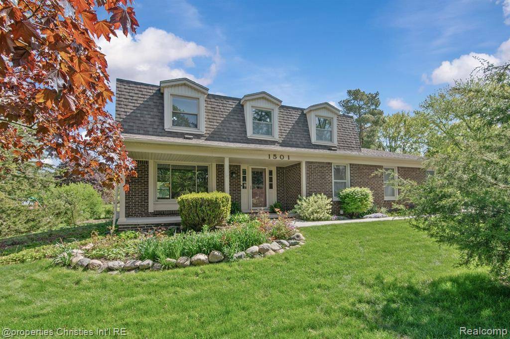 Rochester Hills, MI 48307,1501 DEERHURST Lane