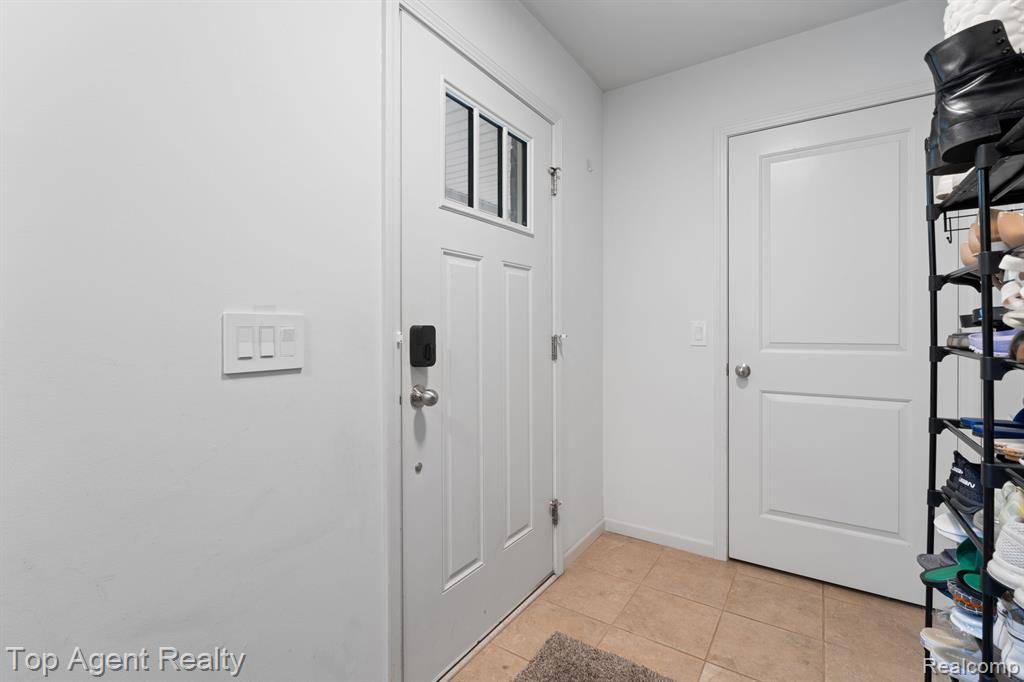 Royal Oak, MI 48067,1071 N SHERMAN Drive B