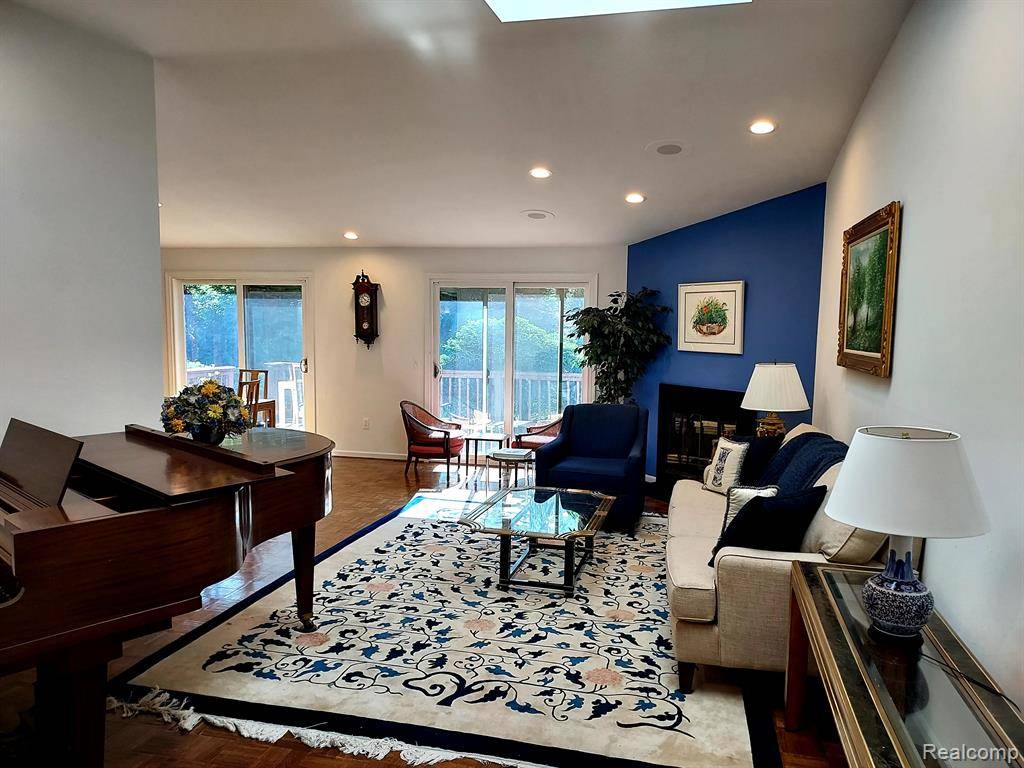 West Bloomfield Twp, MI 48322,7215 SUNCREST Road