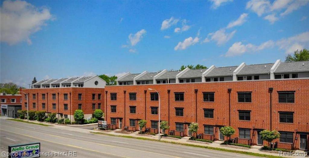 Royal Oak, MI 48067,642 W 11 MILE Road