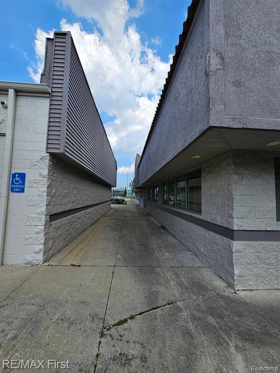 Sterling Heights, MI 48310,39505 Mound Road