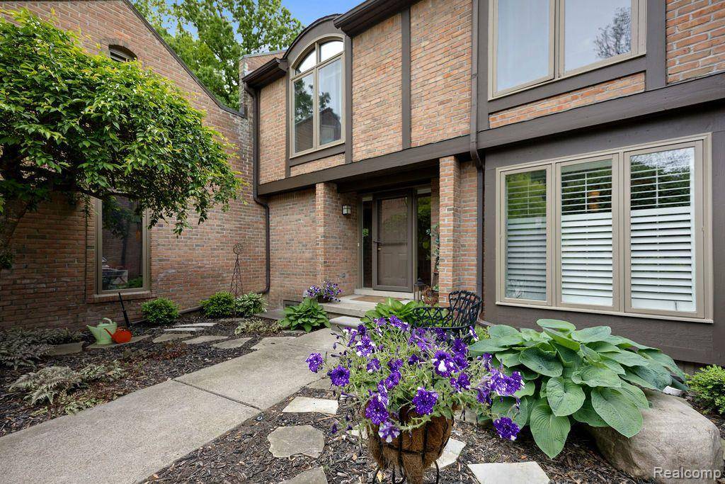 Dearborn, MI 48126,5117 WOODVIEW Court