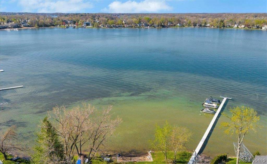 Waterford Twp, MI 48328,3884 CASS ELIZABETH Road