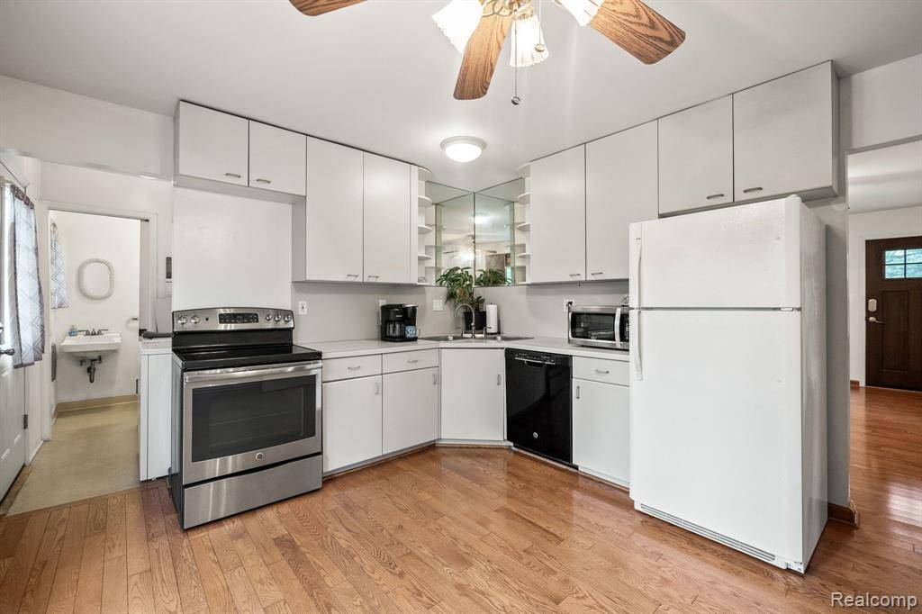 West Bloomfield Twp, MI 48324,1837 HENBERT Road