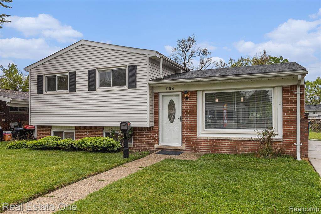 Westland, MI 48186,1154 S HENRY RUFF Road