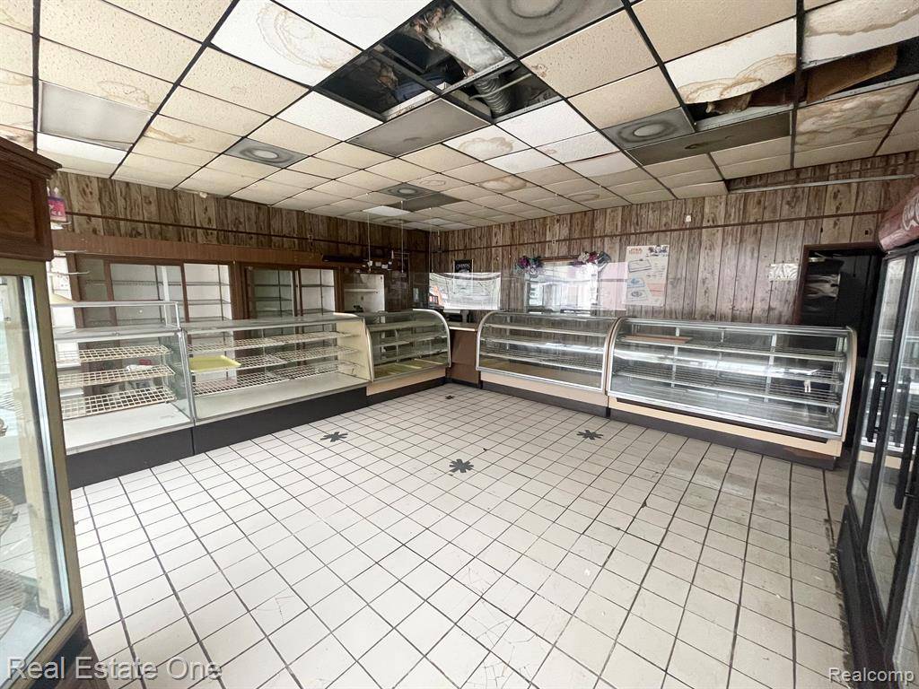 Detroit, MI 48228,17039 W WARREN Avenue