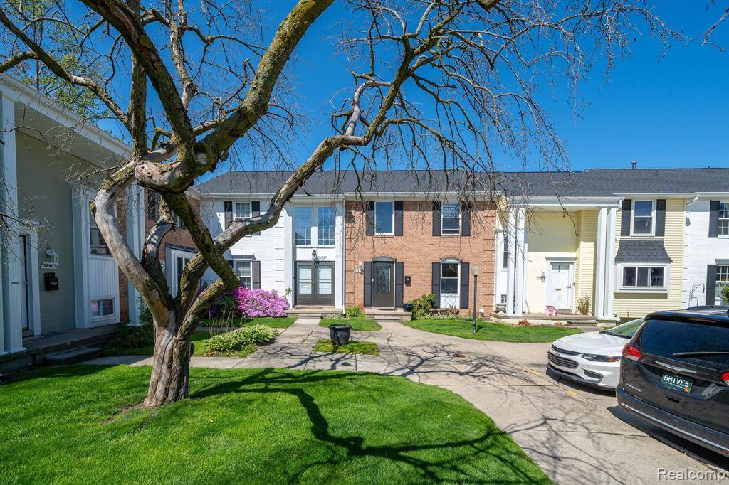 Clinton Twp, MI 48036,37475 CHARTER OAKS Boulevard