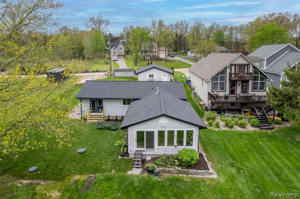 Tyrone Twp, MI 48430,10122 WALNUT SHORES Drive