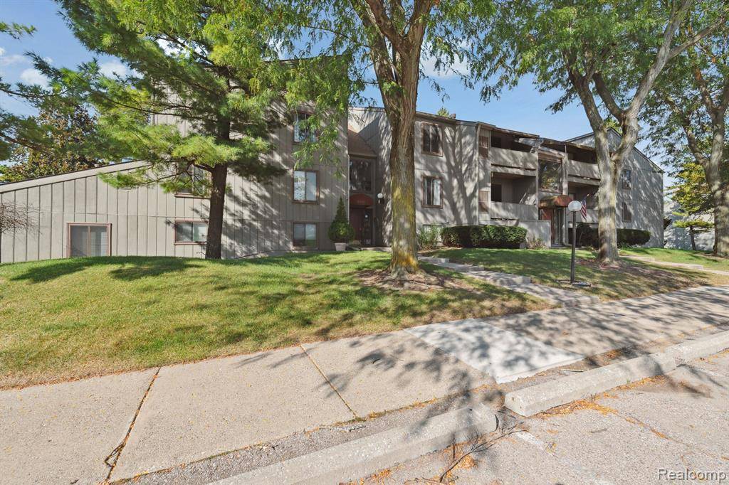 Ypsilanti Twp, MI 48197,9601 BAYVIEW Drive #301